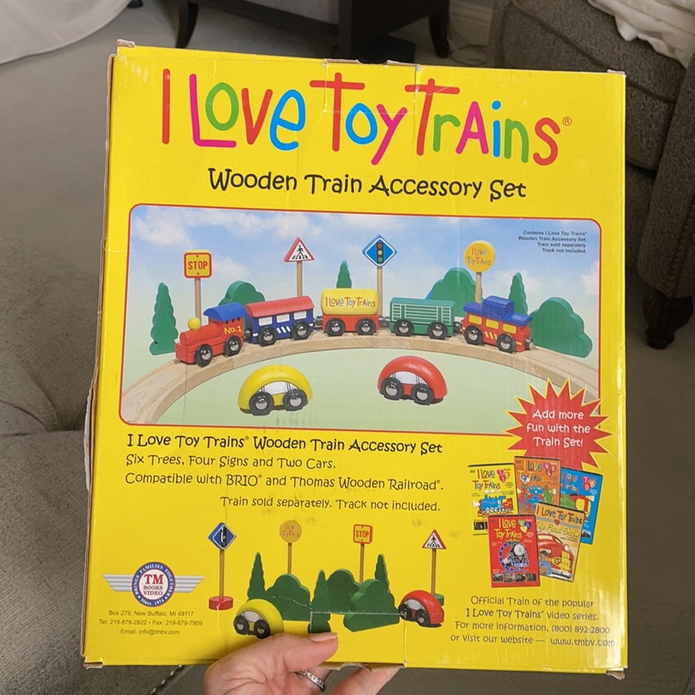 Wooden Train Accessory Set. Cars, Trees, Shrubs.  Thomas and Brio compat… - Picture 2 of 4